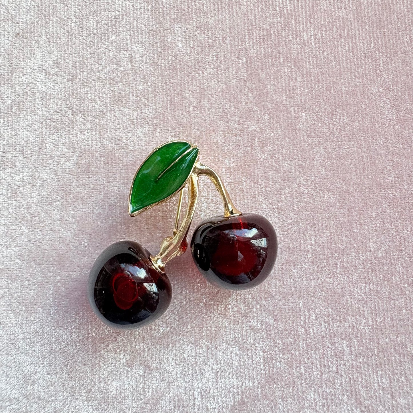 Broche Cherries