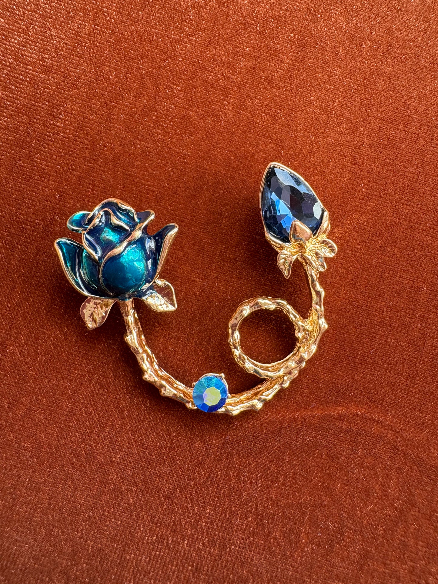 Broche U Shape Flower