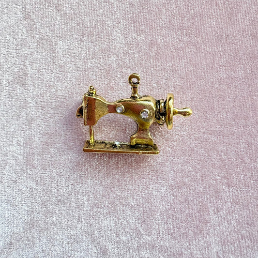 Broche Costurera